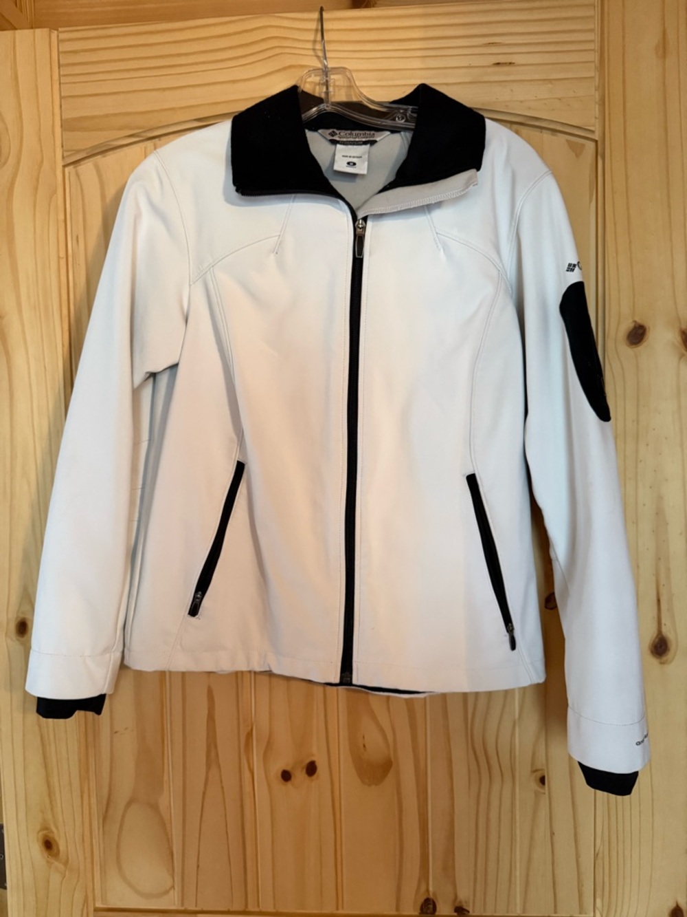 Columbia Women’s White Utility Jacket with Black Accents